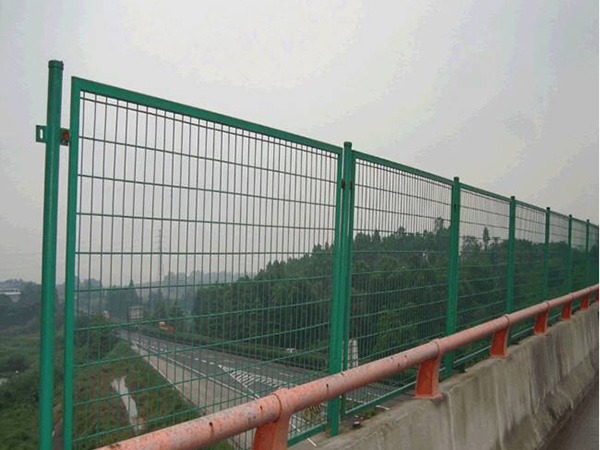 高速公路护栏网图片2